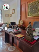 Giữ hòa khí nơi công đường.;